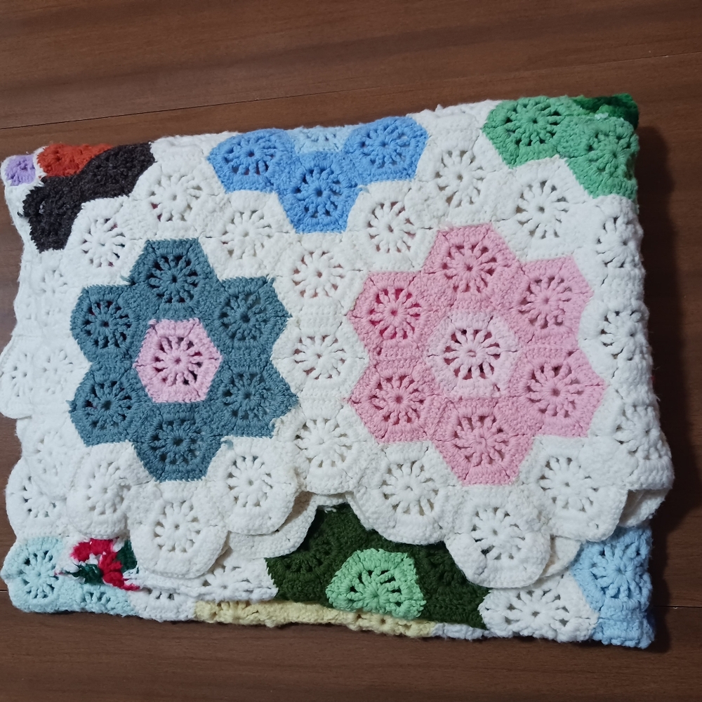 Blanket Afghan Throw GranncoreHexagon 62x42 - Picture 4 of 10